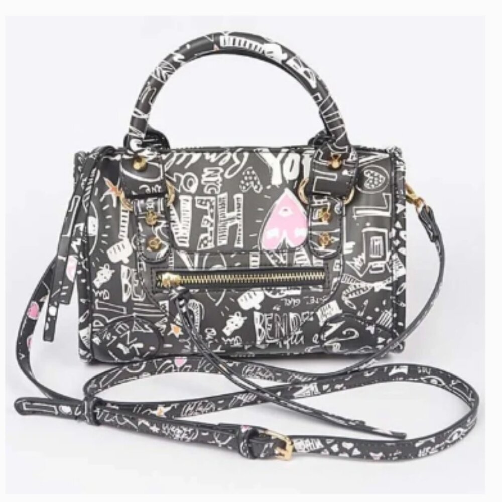NWT**New York Graffiti Bag *Handle Bag purse black white skulls Crossover